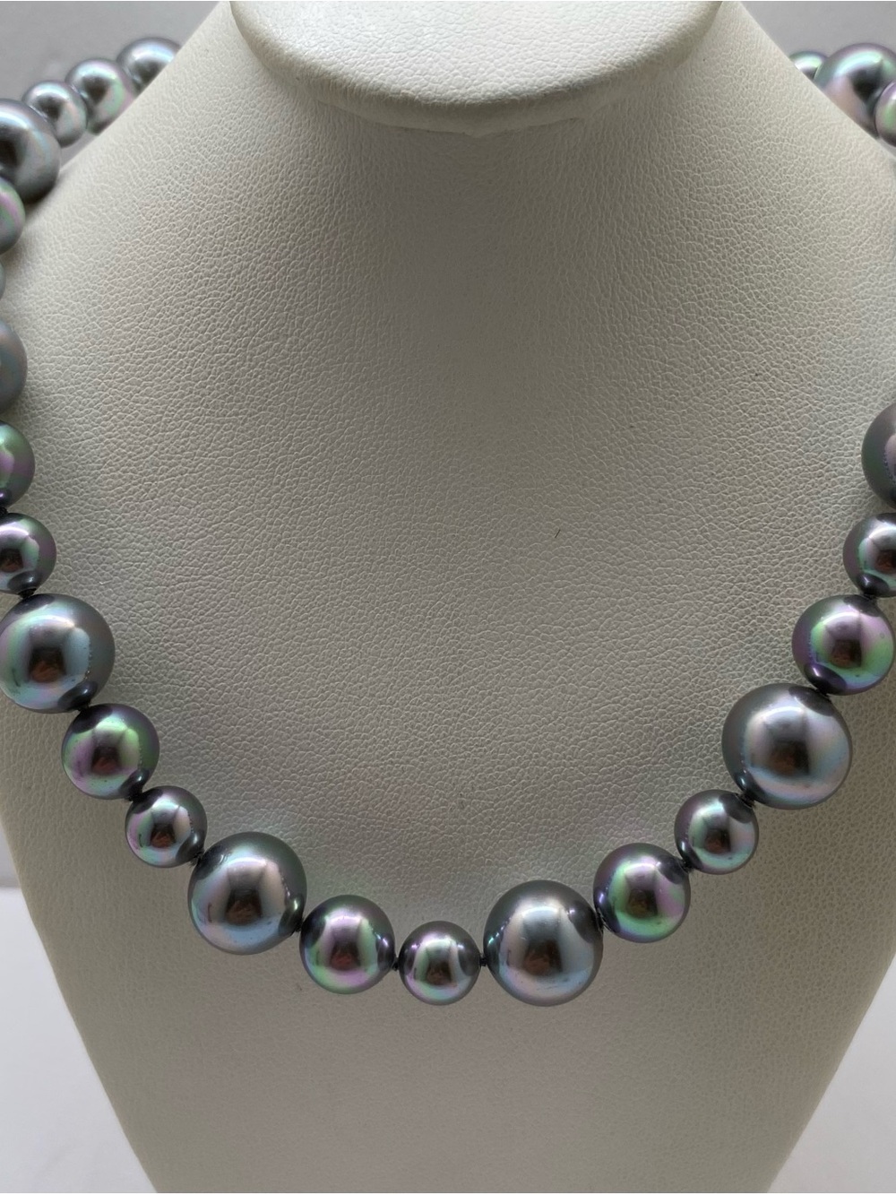 Lustrous Simulated Peacock Gray Pearl Necklace - Unbranded